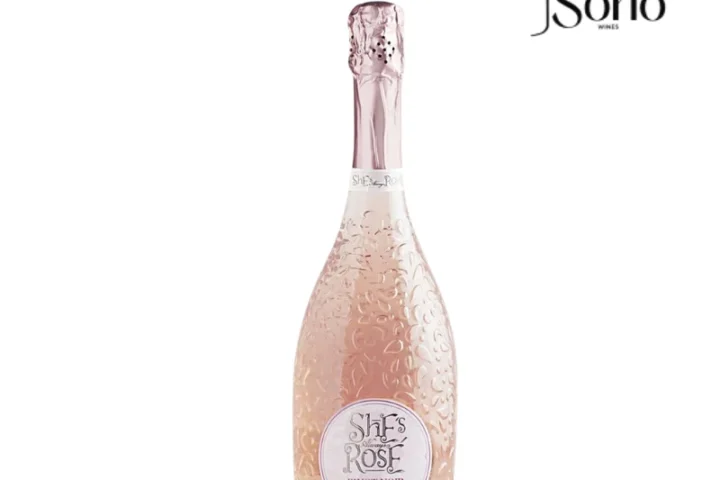 ruou-vang-shes-always-rose-pinot-noir-extra-dry