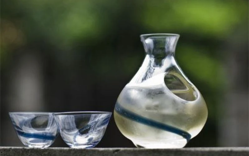 Cách uống rượu sake chuẩn nhất theo văn hóa Nhật Bản