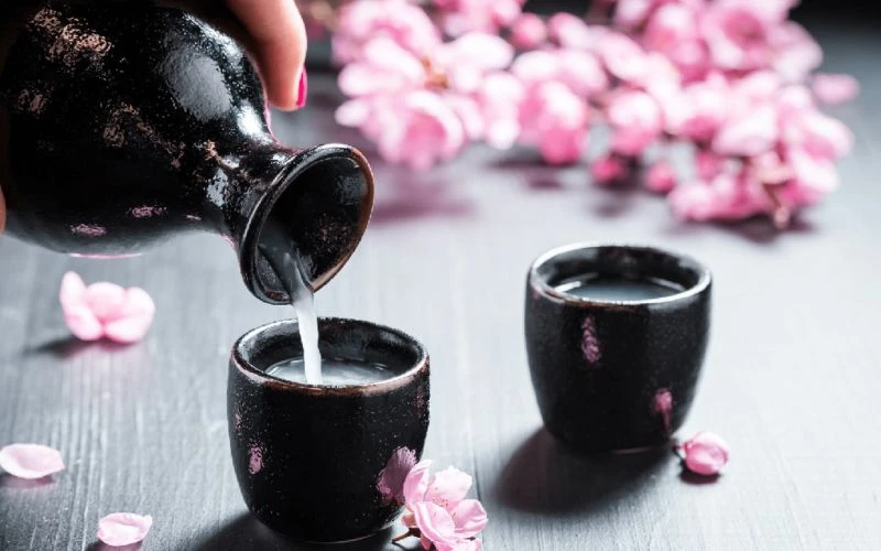 Cách uống rượu sake chuẩn nhất theo văn hóa Nhật Bản