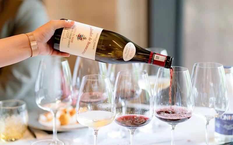 Nhận diện rượu vang bị hỏng qua 5 dấu hiệu đơn giản