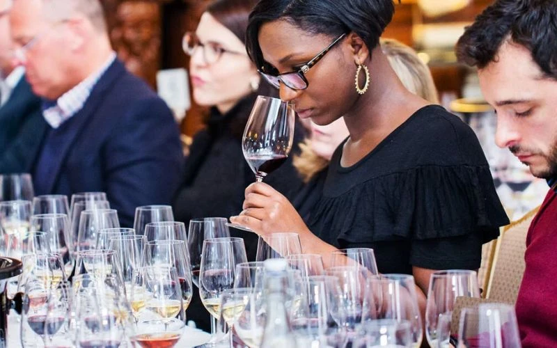 Cách Thưởng Thức Rượu Vang Chát Đúng Cách