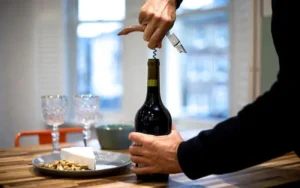 cách mở rượu vang