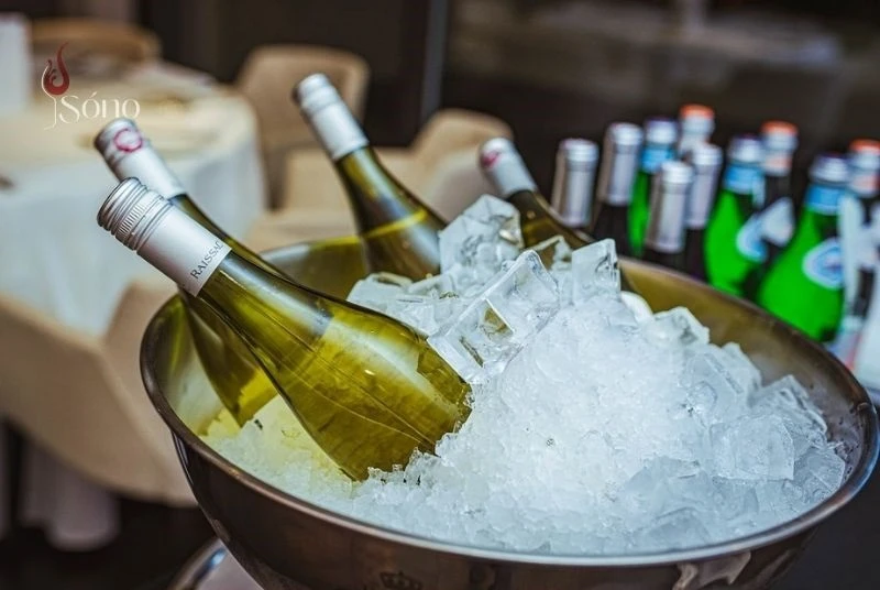 Cùng chuyên gia giải đáp chi tiết Rượu có bị đông đá không?