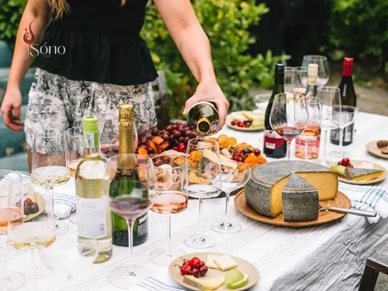 Chọn rượu vang cho bữa tiệc cuối năm theo không gian tổ chức