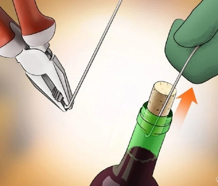 Cách mở rượu vang không cần đồ khui với dây kim loại