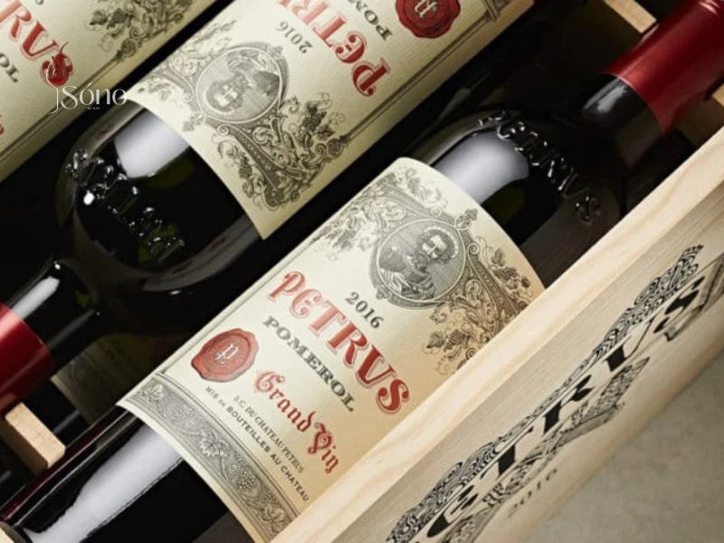 chai Vang Petrus Pomerol co gia ban len toi 135 trieu dong