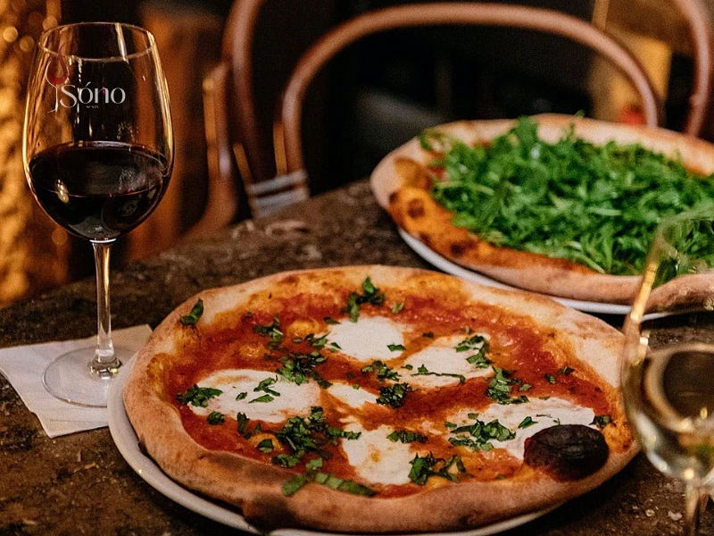 Rượu vang đỏ ăn với pizza