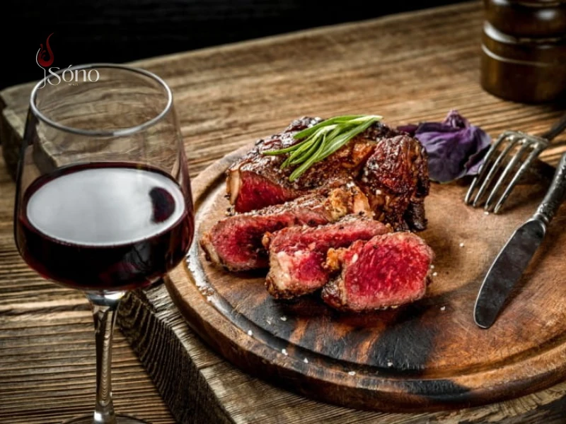 Rượu vang đỏ ăn với thịt đỏ nướng