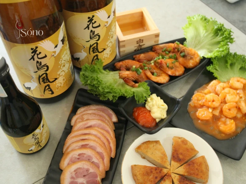 Thịt heo cuộn kết hợp với rượu Junmai là lựa chọn tuyệt vời