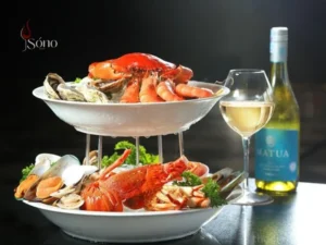 Ăn hải sản nên uống rượu vang gì? Chuyên gia tư vấn