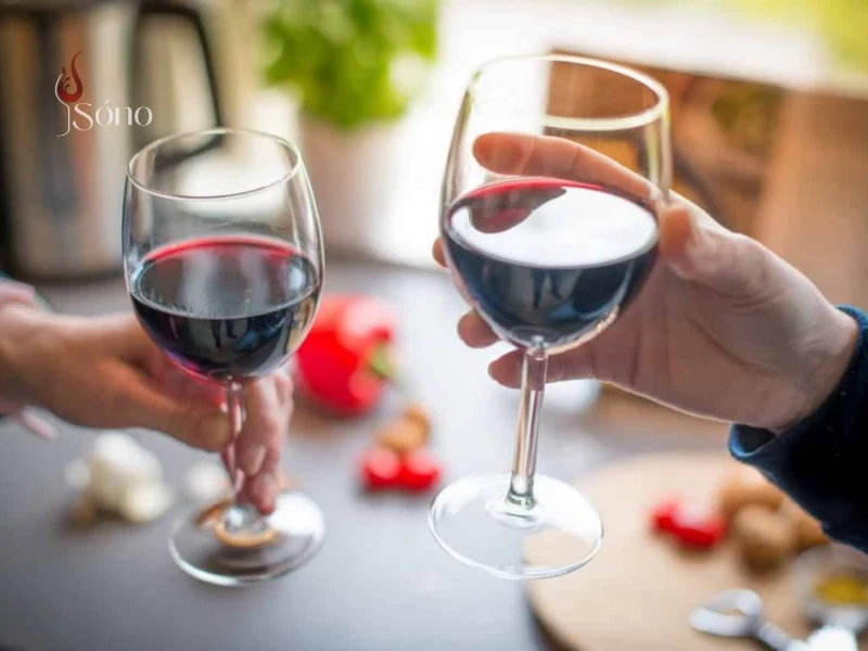 Bí quyết uống rượu vang đúng cách để giữ sức khỏe ngày Tết
