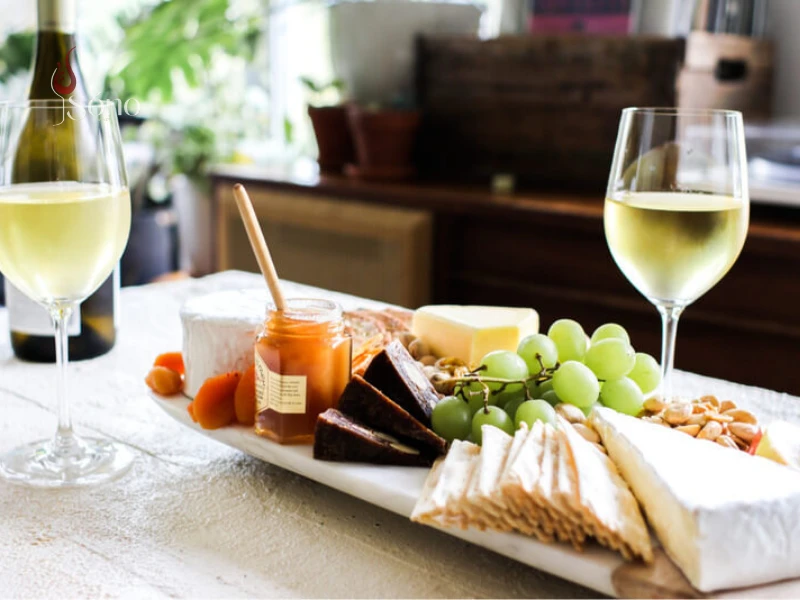 Rượu vang trắng kết hợp với các món ăn nhẹ