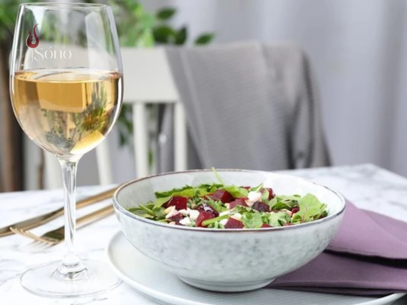 Rượu vang trắng kết hợp với món ăn khai vị