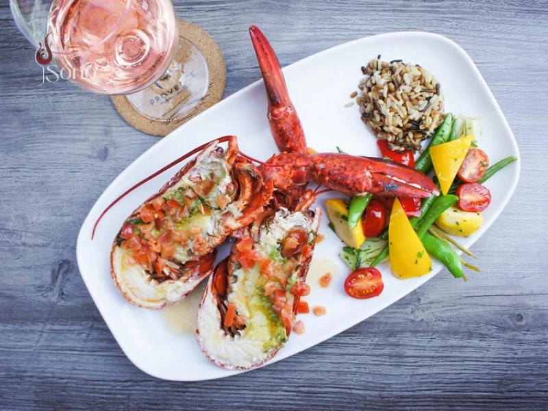 Uống rượu vang hồng khi ăn hải sản