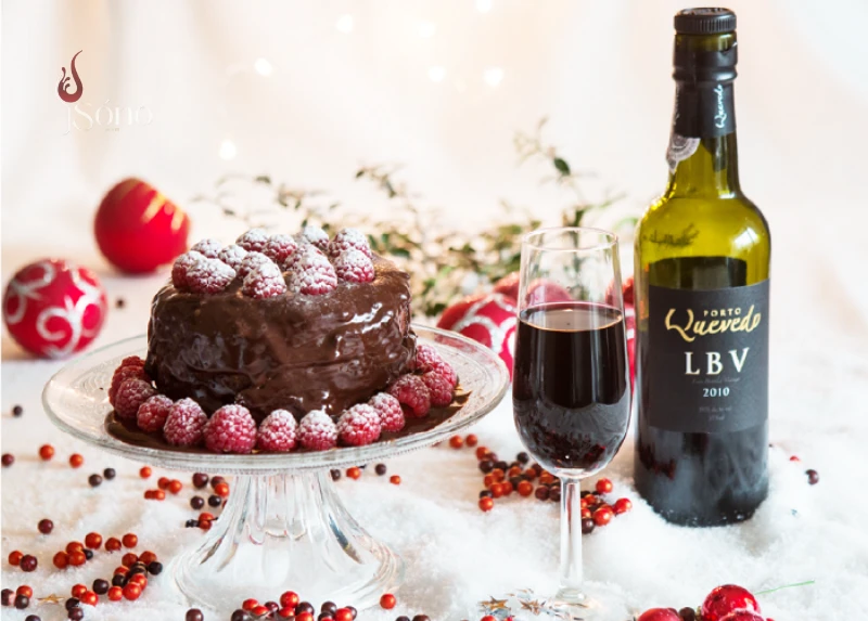 Cách kết hợp rượu vang với bánh socola