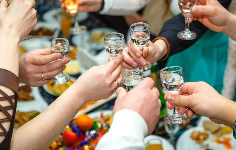 Chú ý đến văn hóa uống rượu của người được mời