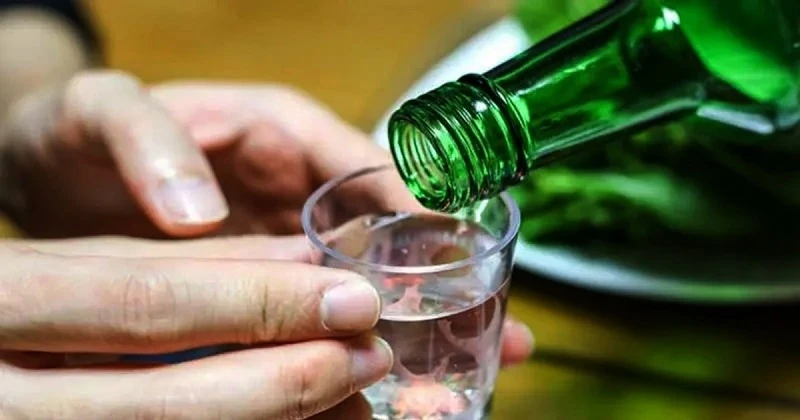 Lưu ý chuẩn bị ly và vị trí đứng khi mời rượu