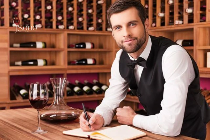 Sommelier là chuyên gia nếm thử và phục vụ rượu vang chuyên nghiệp